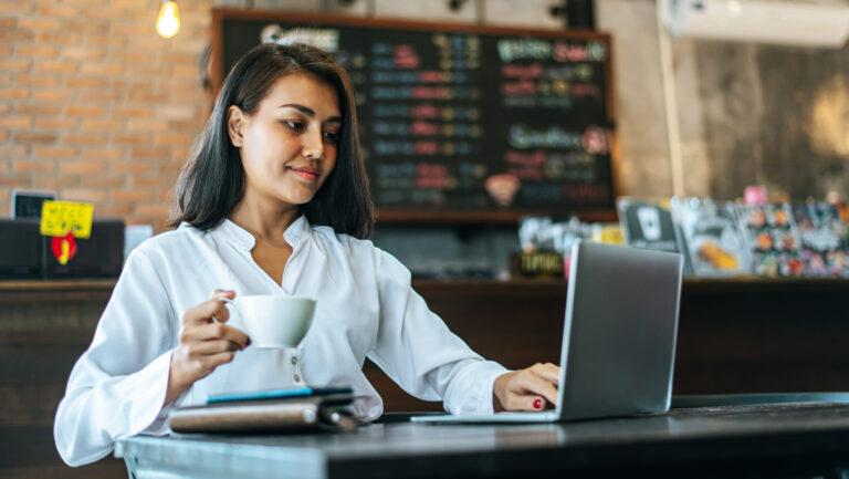 working women 1 scaled e1688476648146 sleep and working women